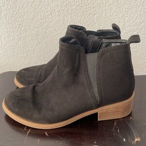 Time and Tru black suede booties size 6.5